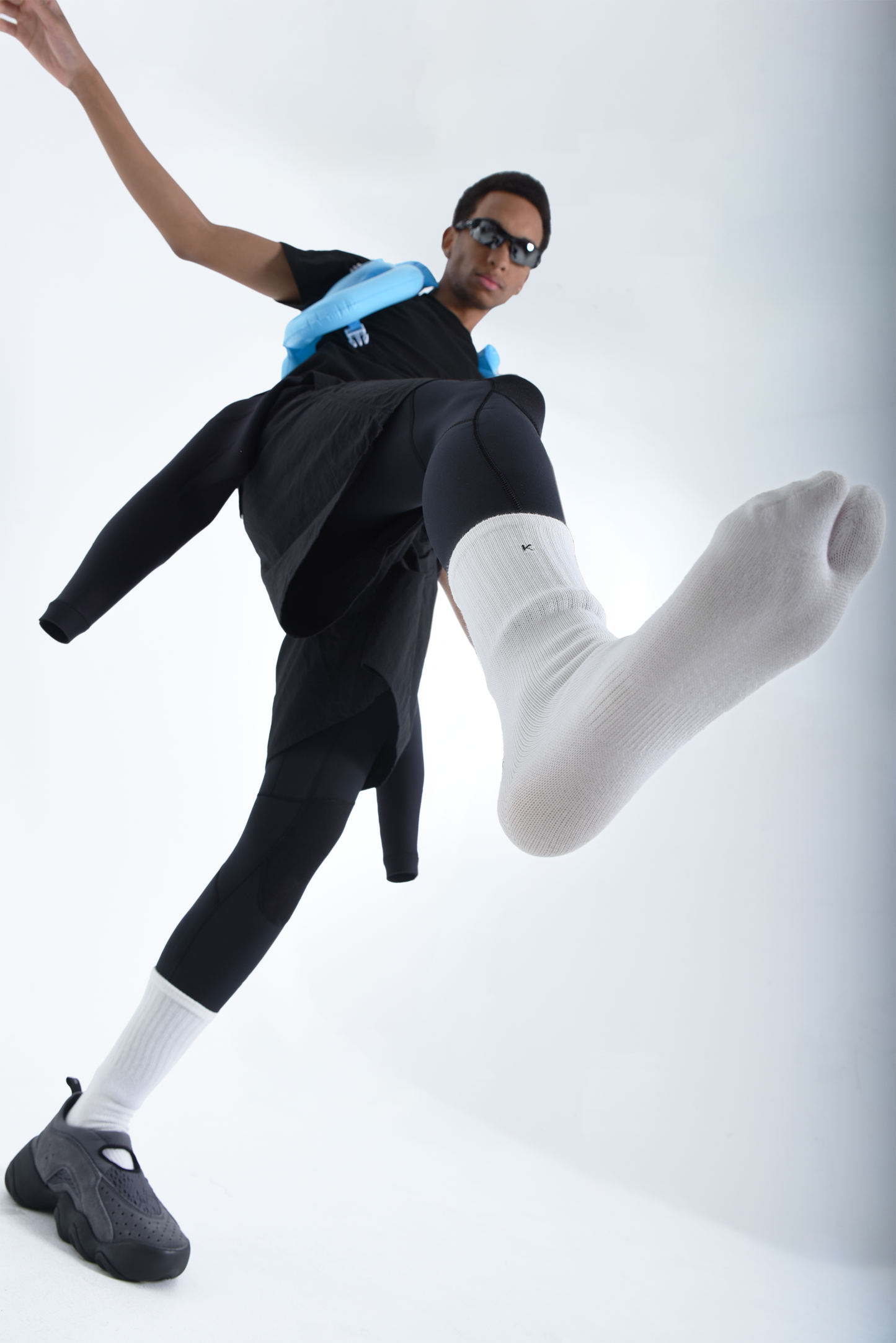 SPLIT TOE SOCKS WHITE ( STUDY 4.01 : KVR LOGO)