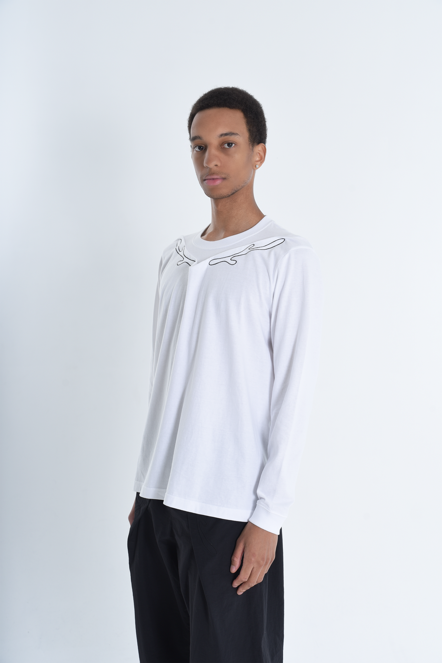 LONG SLEEVE T SHIRT WHITE ( STUDY 9.02 : kvr LOGO)