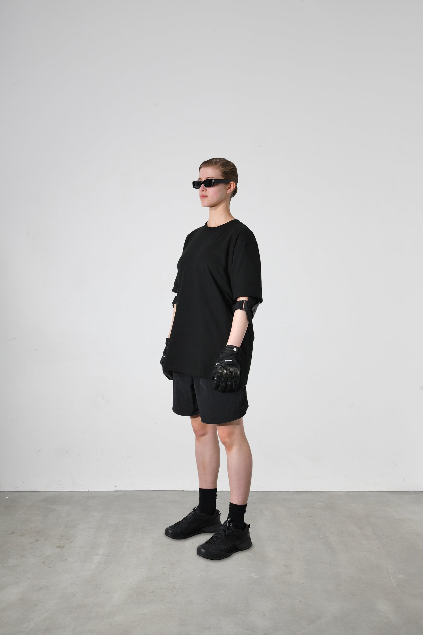 SHORTS BLACK ( STUDY 5.41 : MULTIPLE OVERLAPPED EMBROIDERY) Black embroidery/ White embroidery