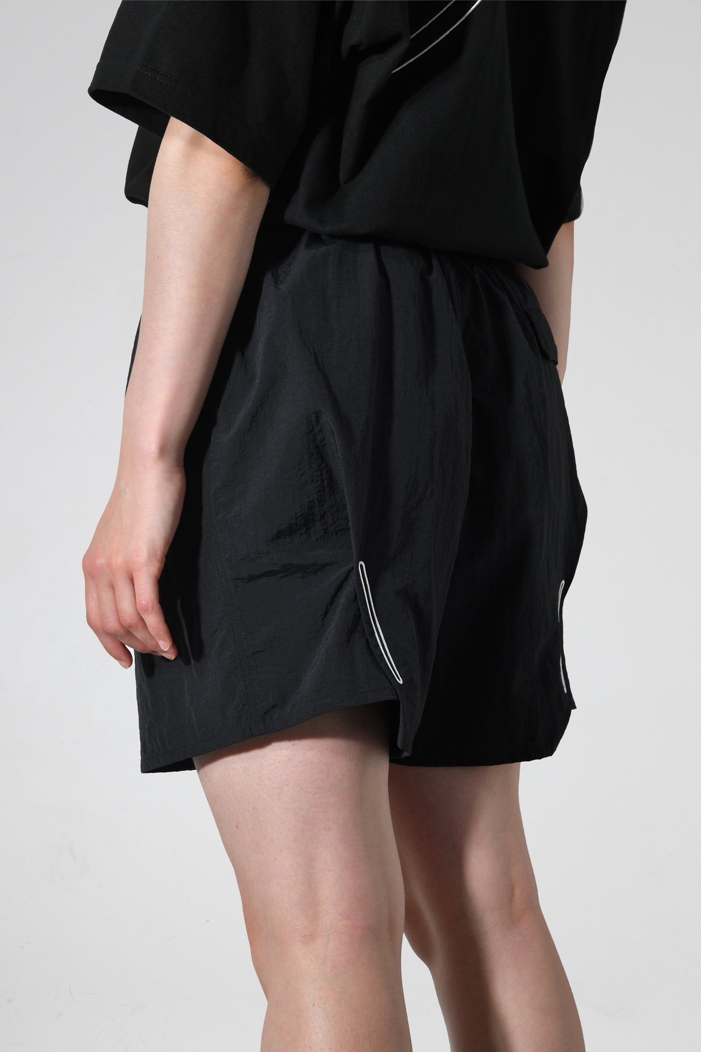 SHORTS BLACK ( STUDY 5.41 : MULTIPLE OVERLAPPED EMBROIDERY) Black embroidery/ White embroidery
